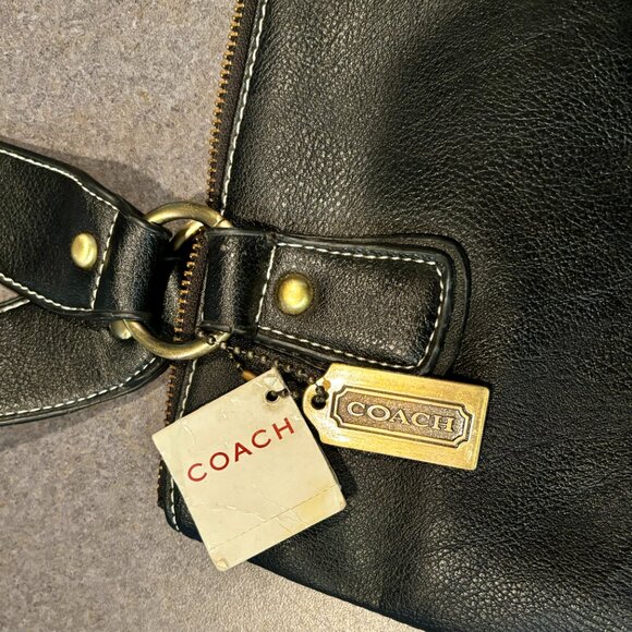 COACH MO4K-40725 BLACK LEATHER 15X12 SHOULDER BAG...**********there is a small t - Picture 3 of 7